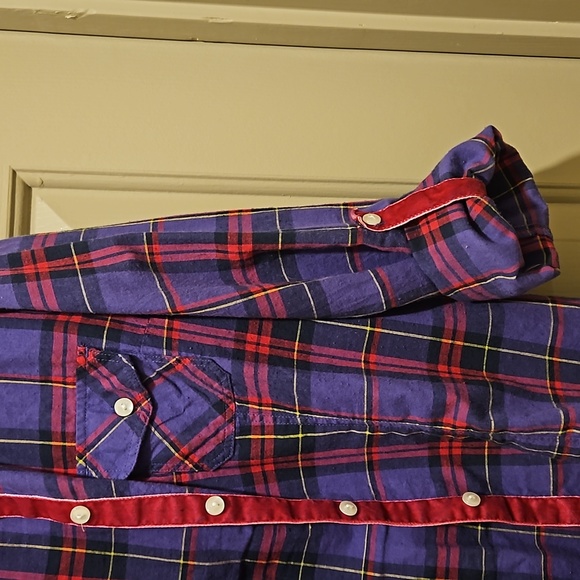 Purple and pink button up - Picture 5 of 5